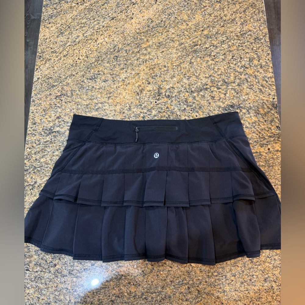 Lululemon women’s black pace setter skirt size 10